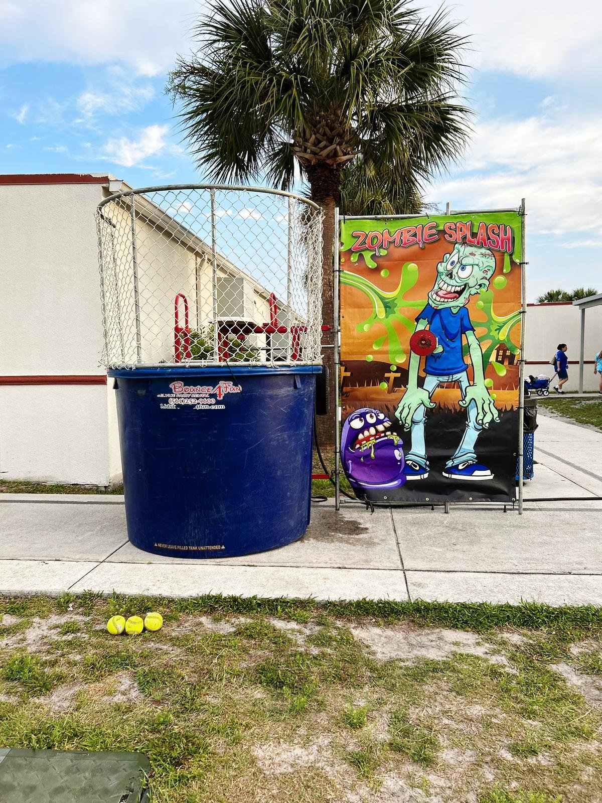 Dunk tank